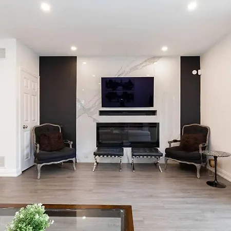 Grand 3 Bedroom Toronto Victorian Entire Home